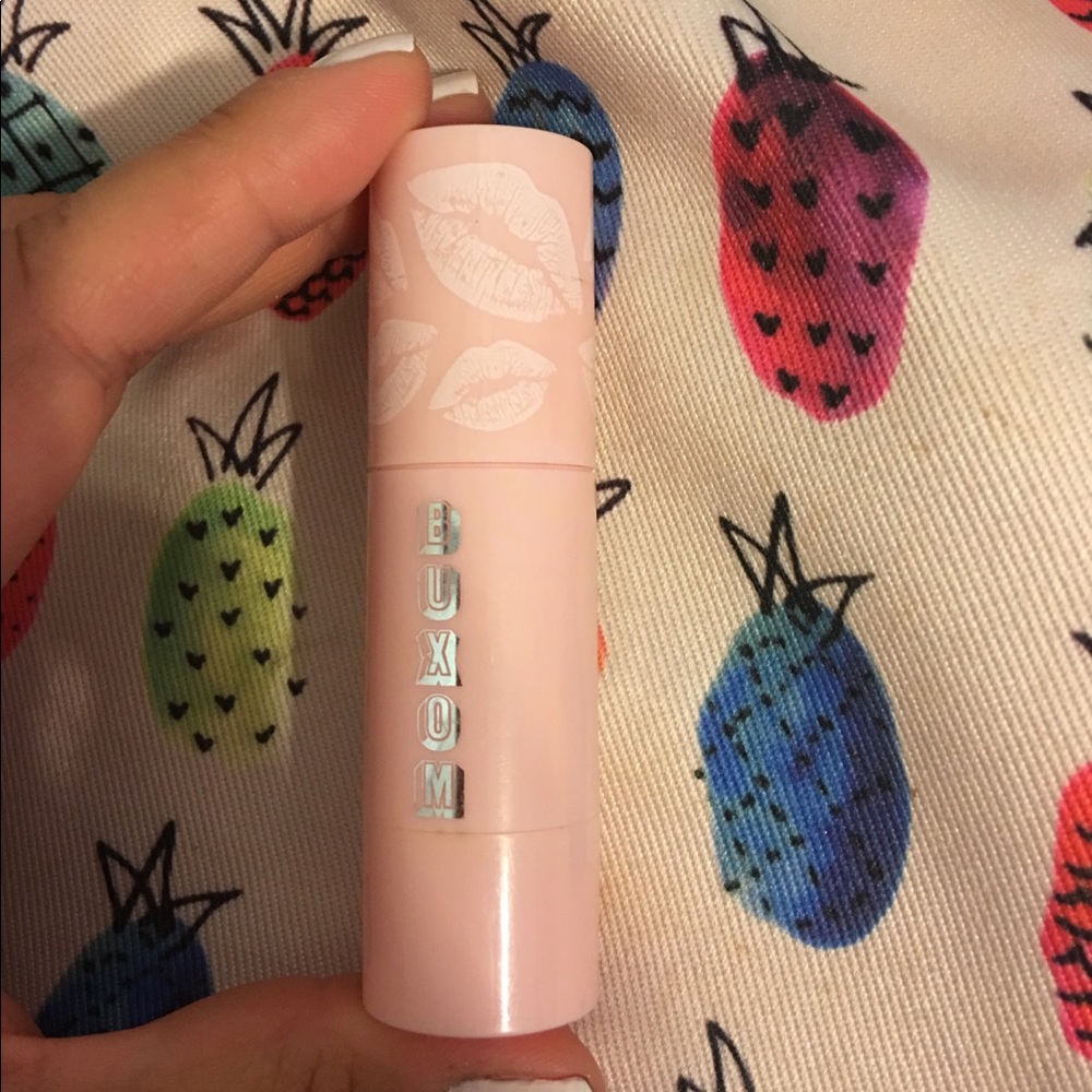 Buxom lip plumper